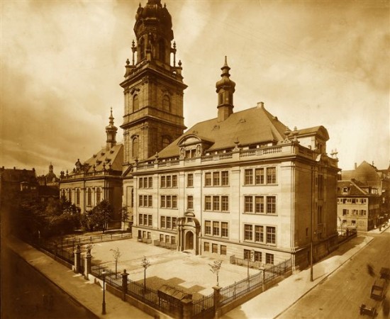 Volksschule R 2, 1917-43